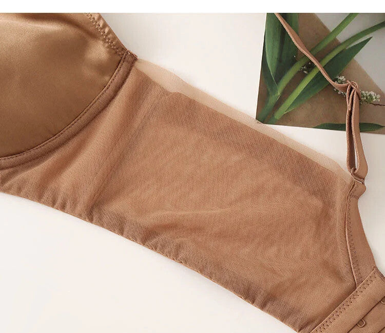 Close view of the breathable stretch-mesh wing